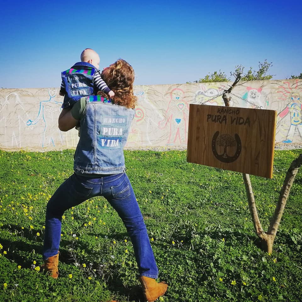 El cartel de Rancho Pura Vida
